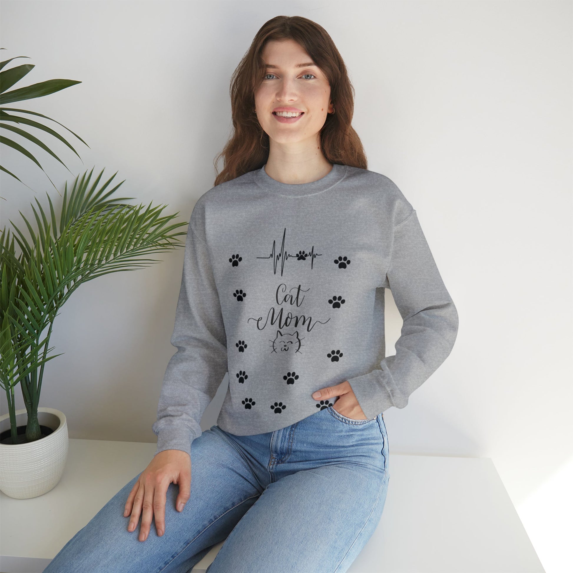 Cat Mom -Unisex Heavy Blend™ Crewneck Sweatshirt - Designs by Tom